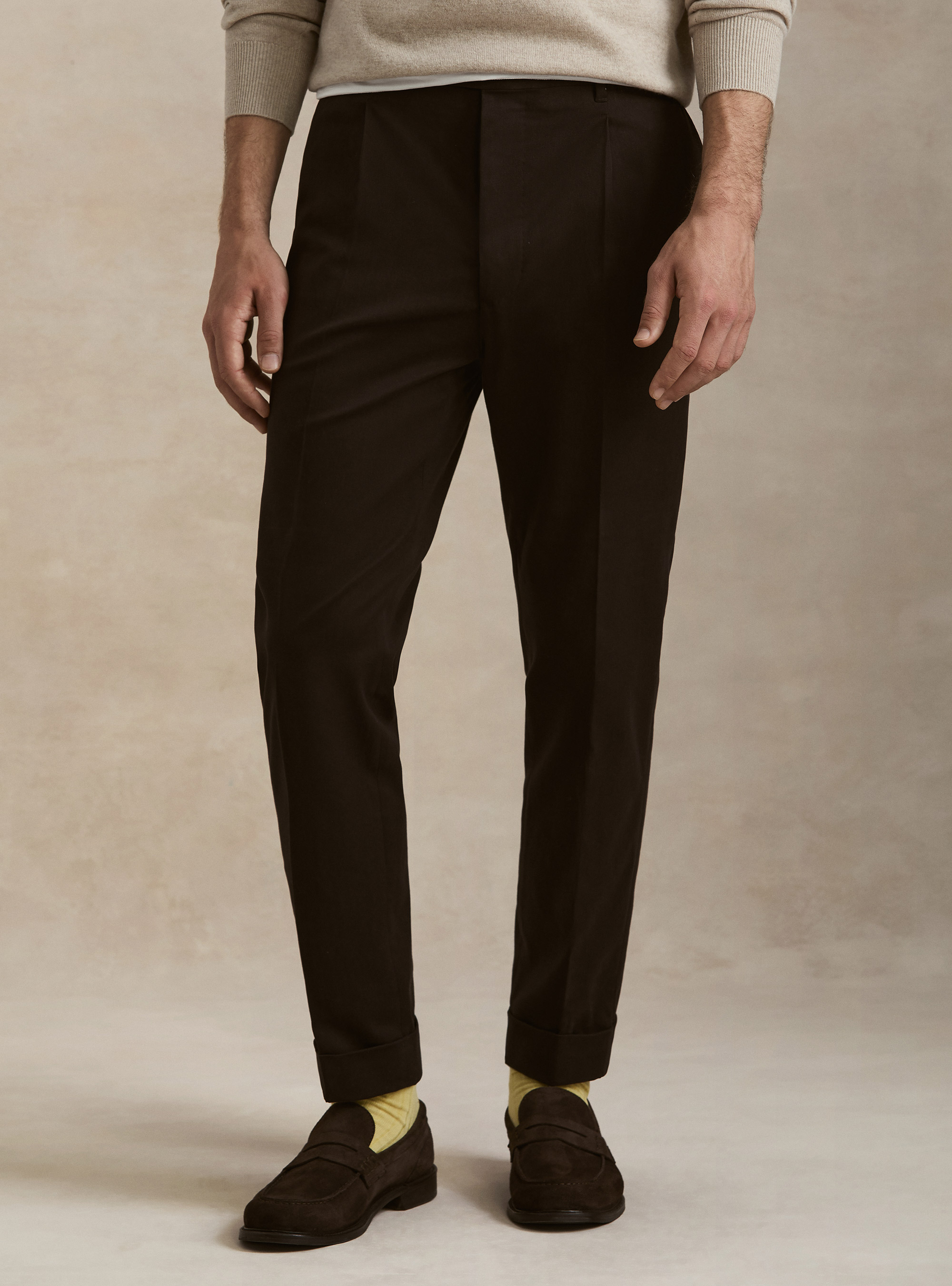 Pantaloni con pince in twill cotone e cashmere, MARRONE