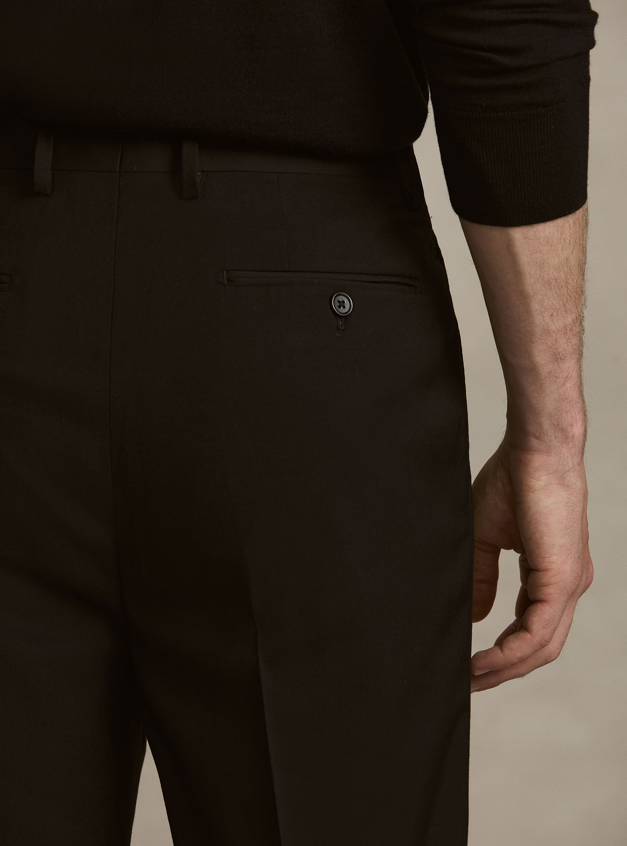 Pantaloni classici con pince, NERO