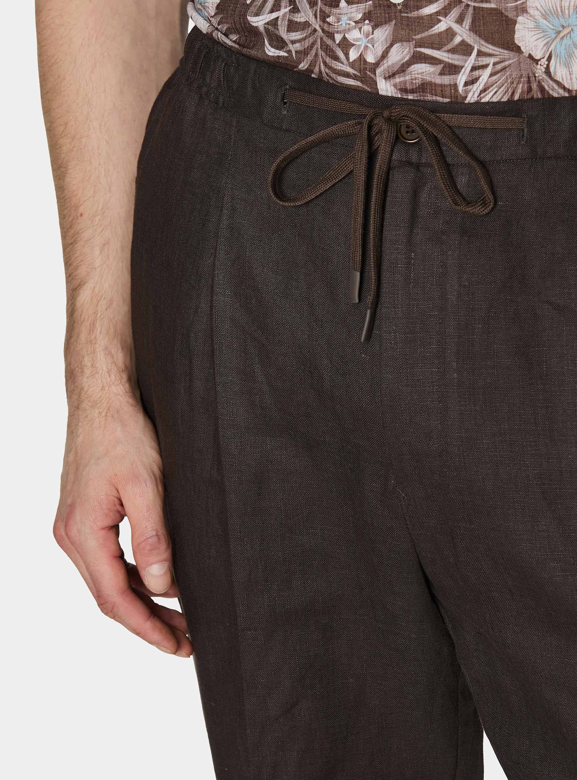 Pantaloni in puro lino con pince e coulisse, MARRONE