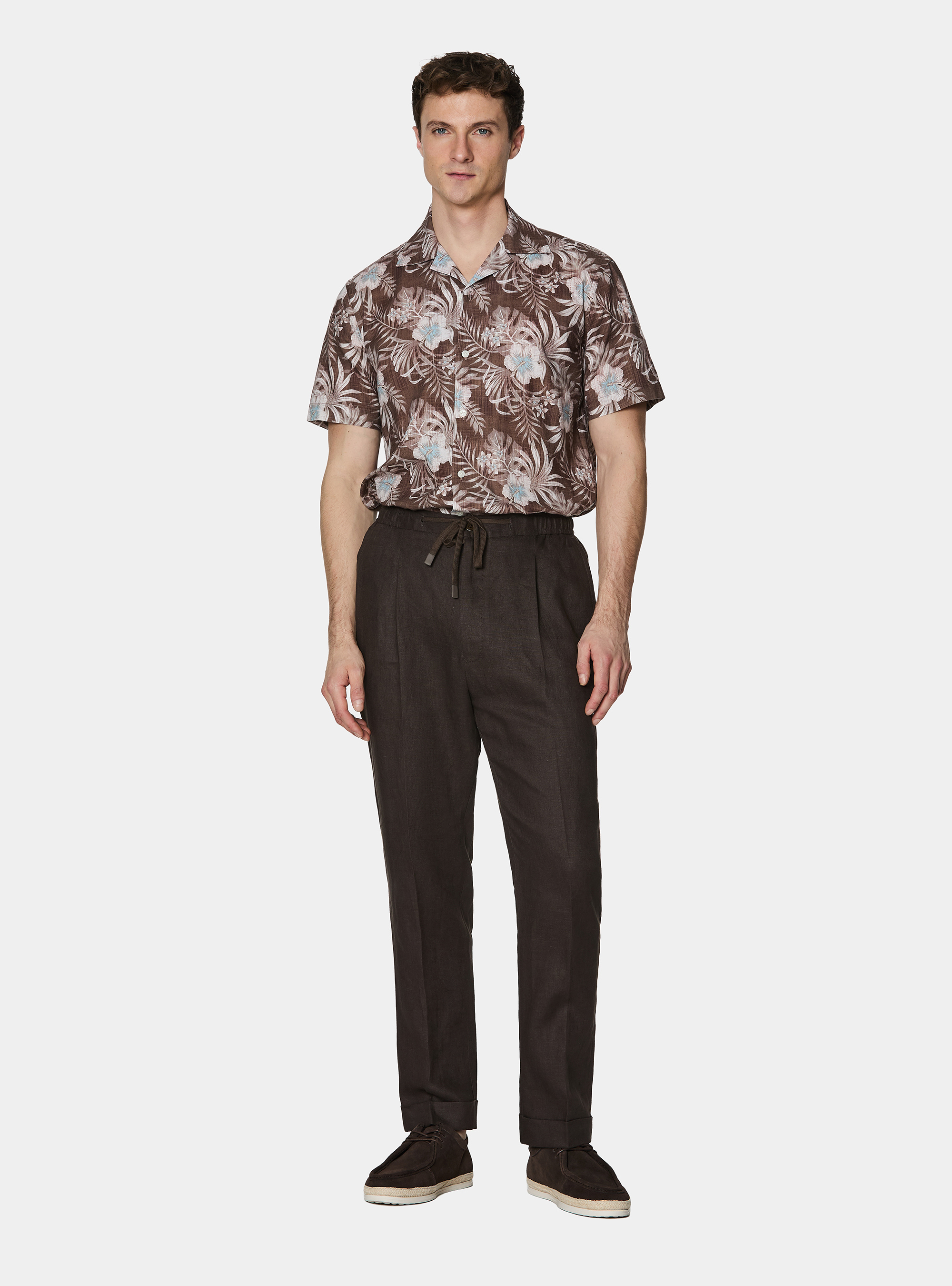 Pantaloni in puro lino con pince e coulisse, MARRONE