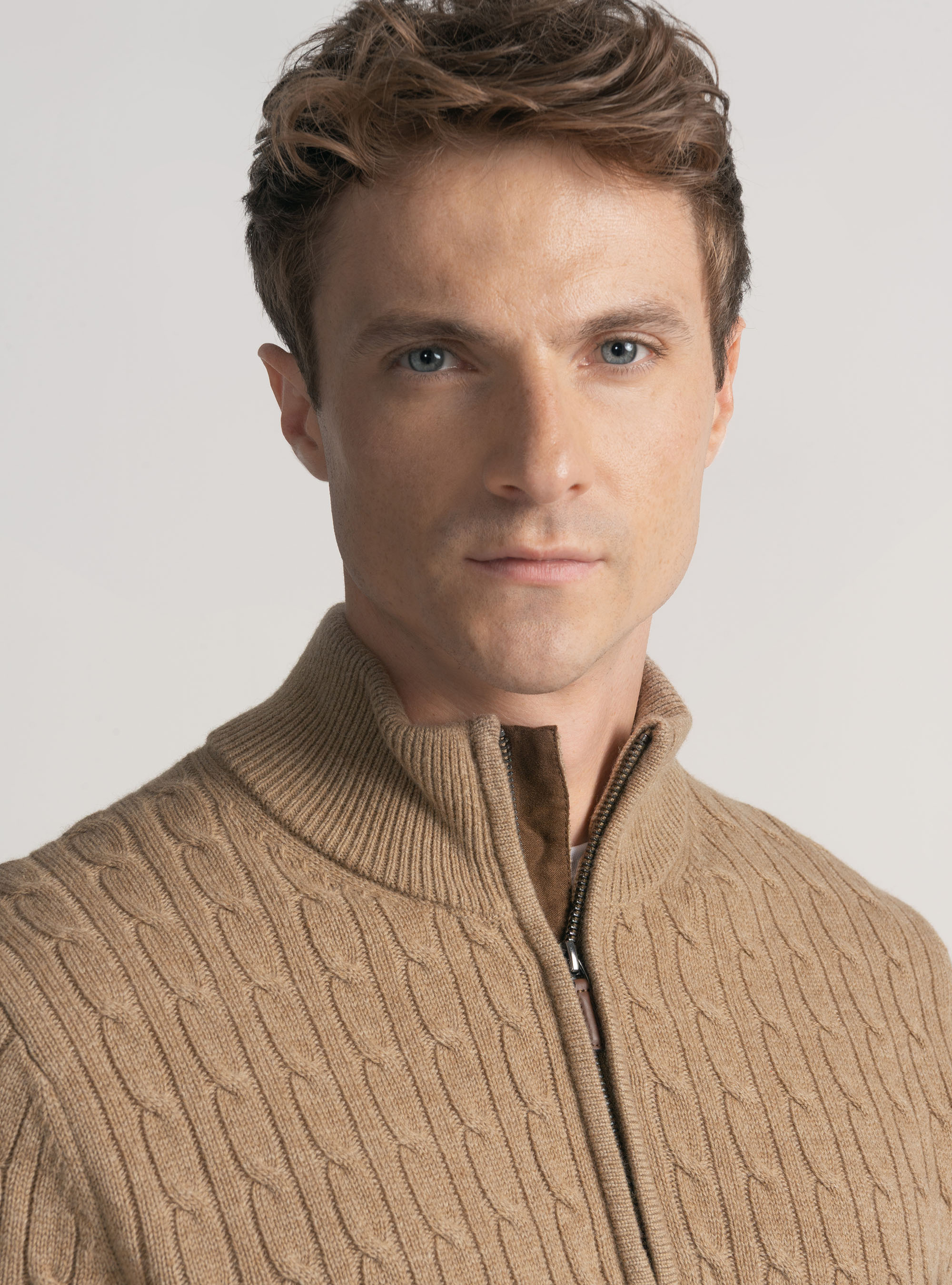Maglia con collo mock e treccia in lana cashmere, CAMMELLO 0570C