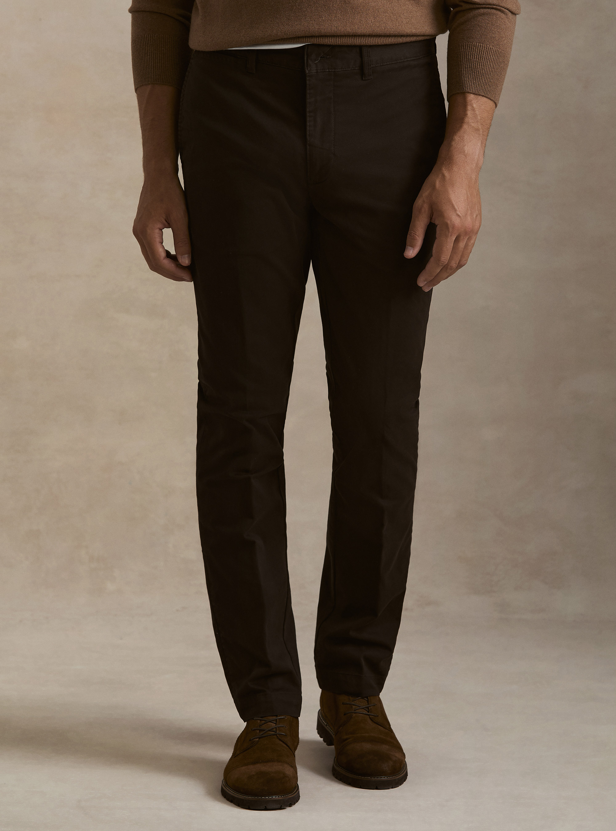Pantaloni chino slim fit in twill stretch, MARRONE
