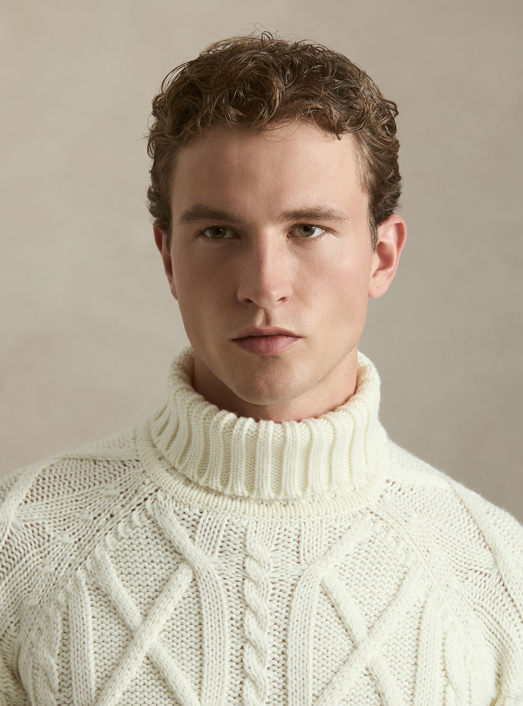 Collo alto in maglia con treccia in misto lana, BIANCO