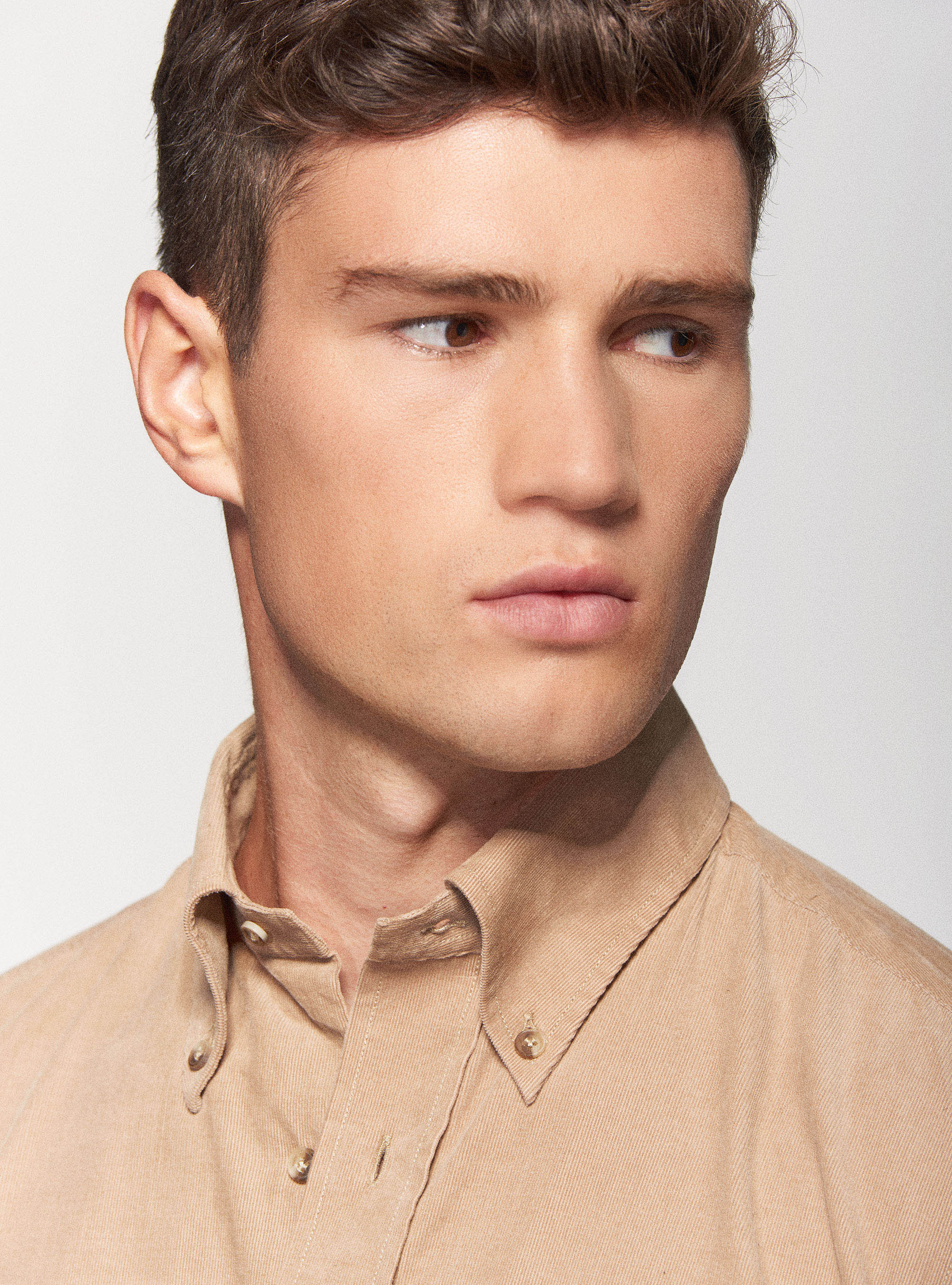 Camicia collo button down in velluto di cotone, SABBIA