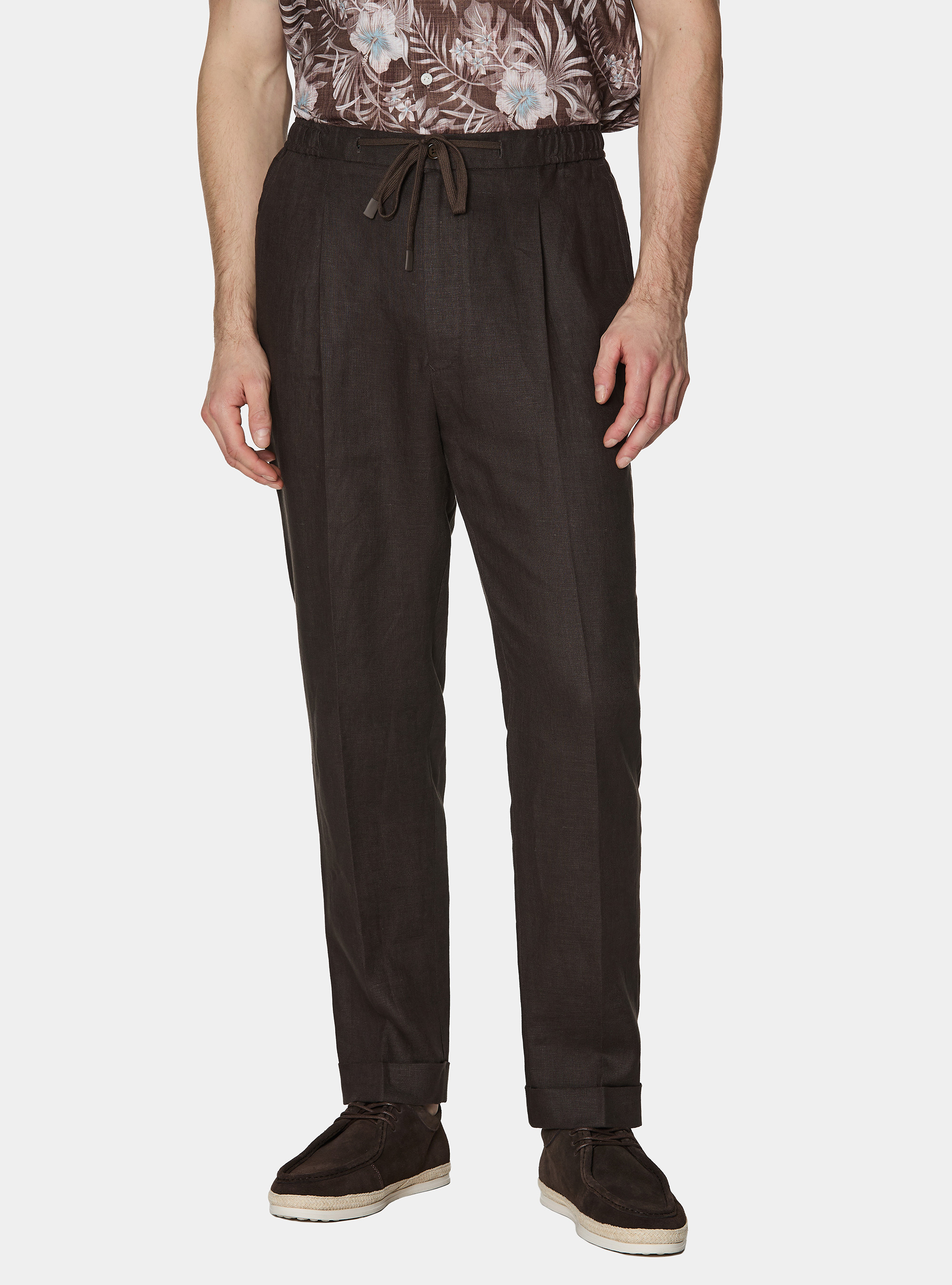 Pantaloni in puro lino con pince e coulisse, MARRONE