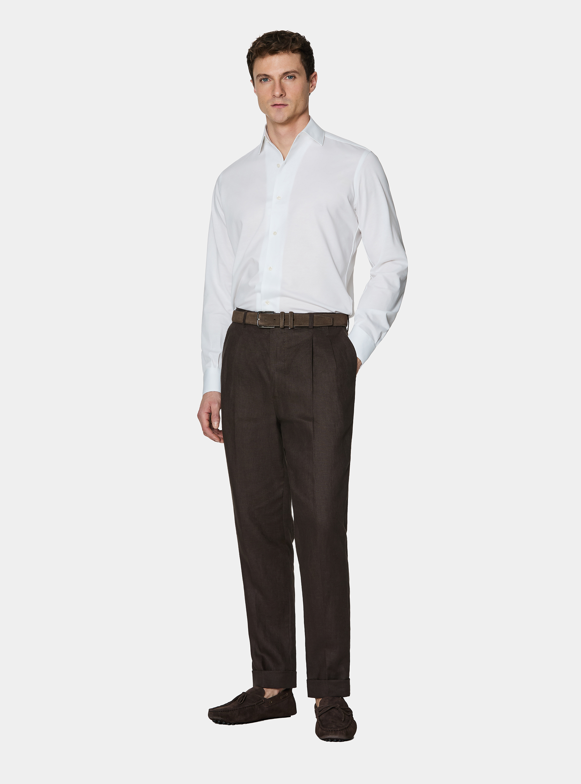 Pantaloni con pince in puro lino, MARRONE
