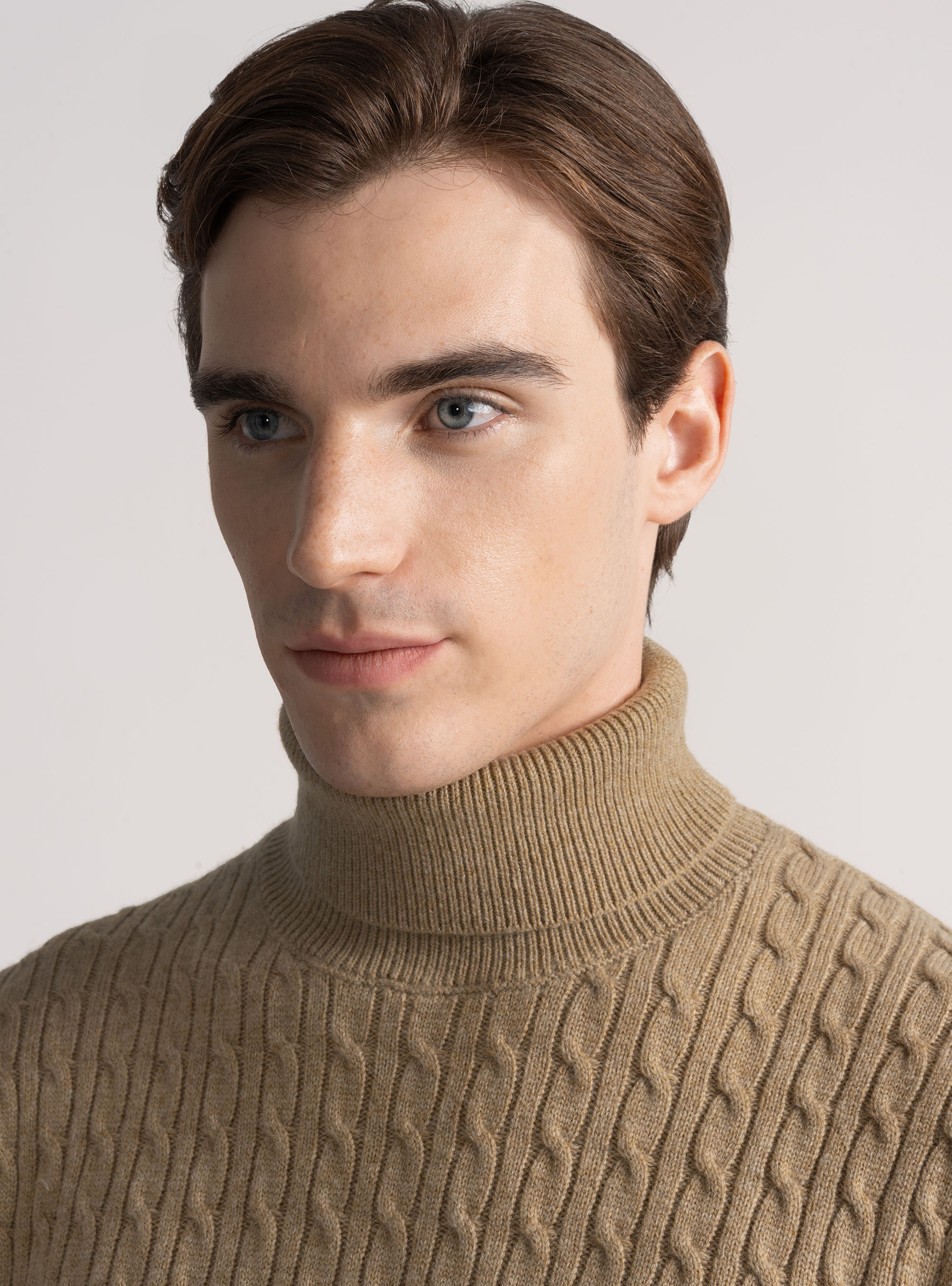 Maglia collo alto con treccia in misto lana, CAMMELLO 0570C