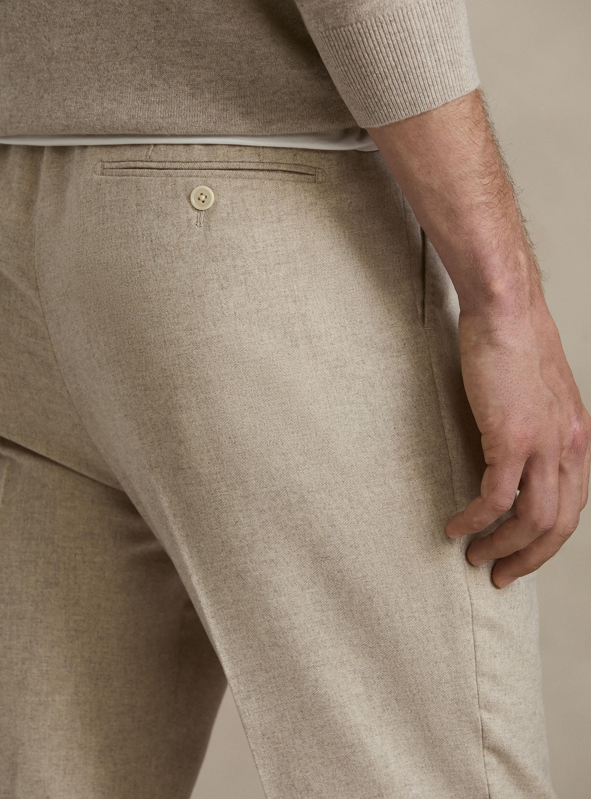 Pantaloni con pince in misto lana leggera, ECRU