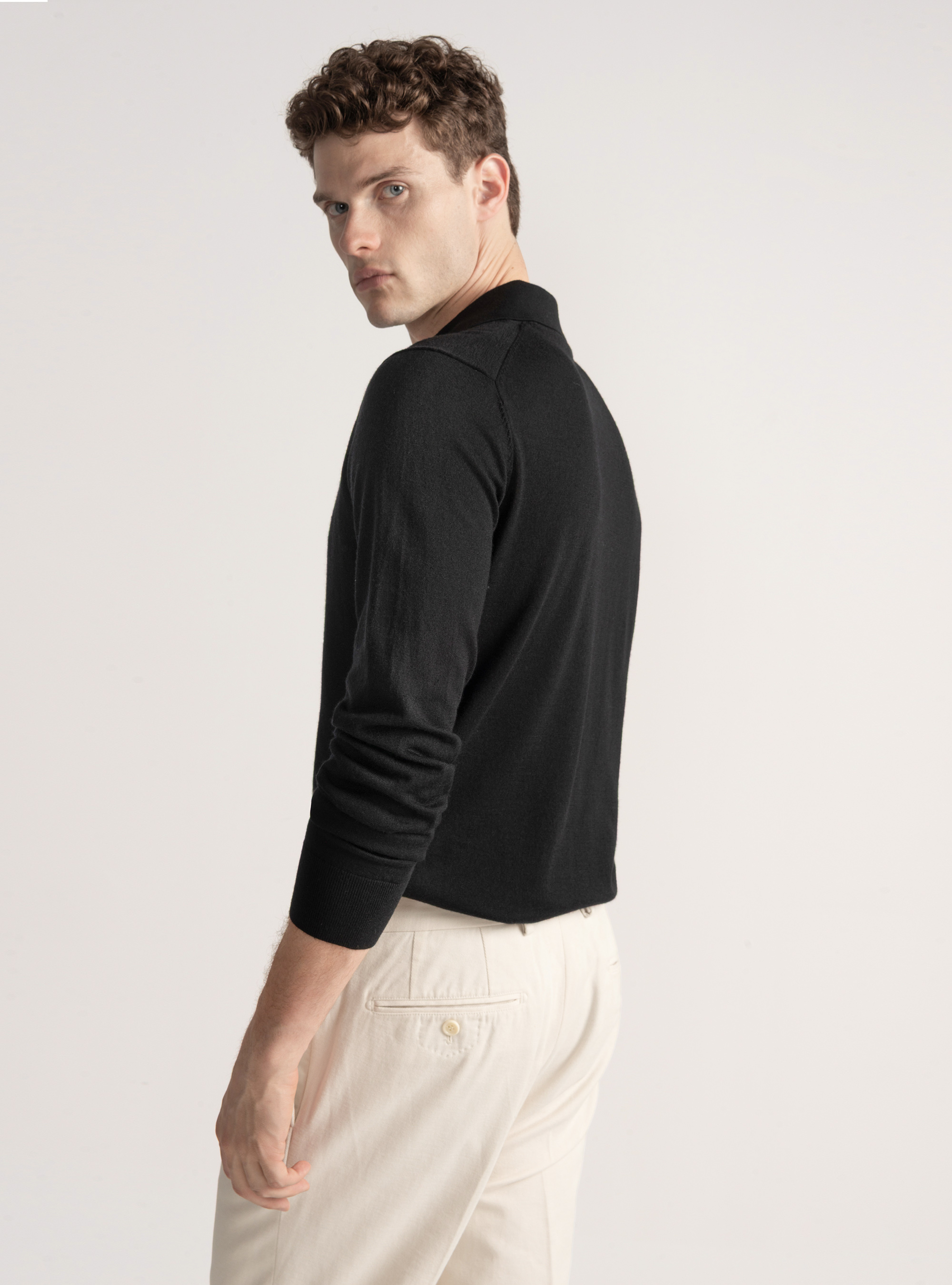 Maglia a polo in lana merino extrafine, NERO