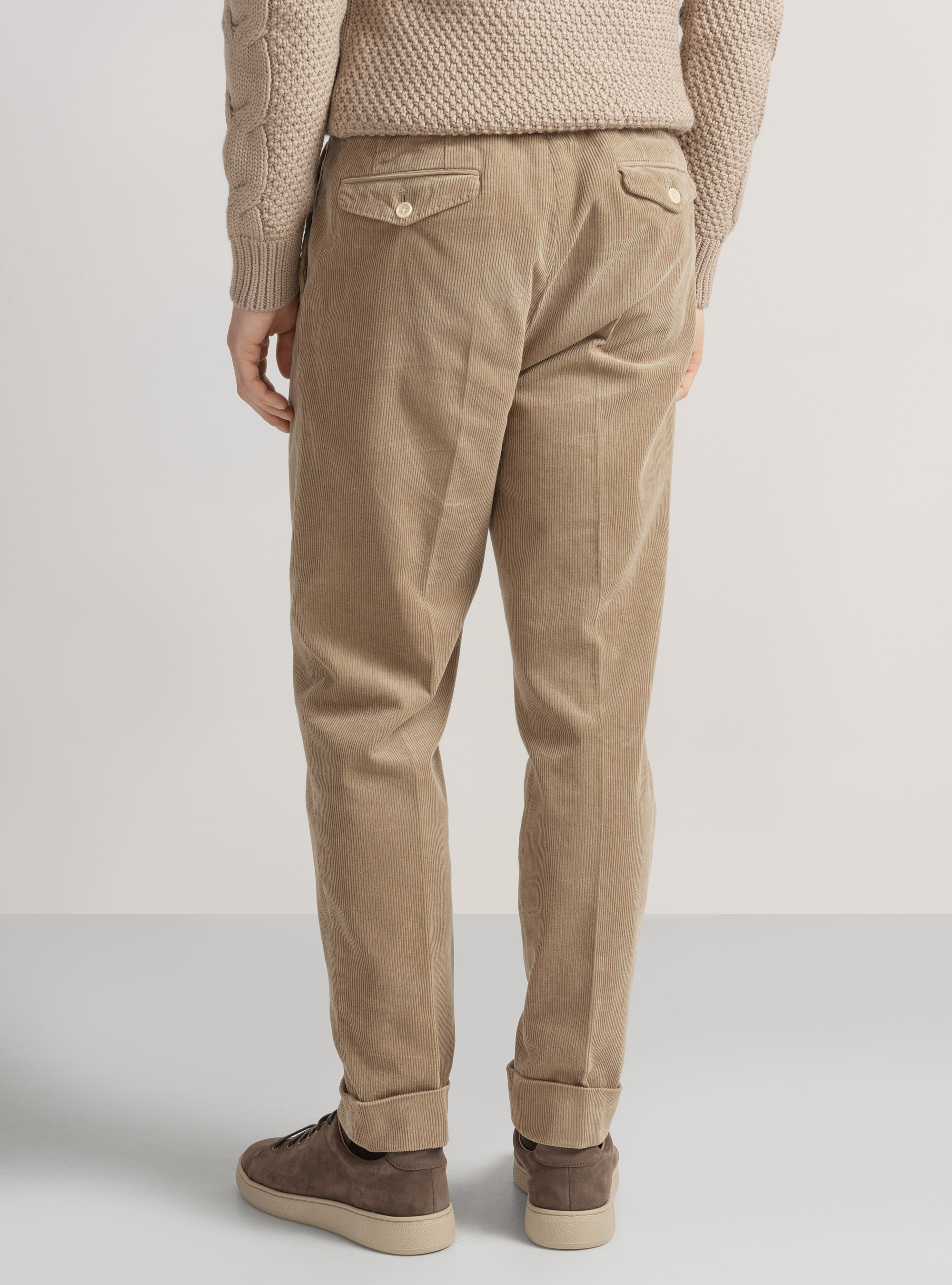 Pantaloni in velluto con pince e cinturino elastico, SABBIA