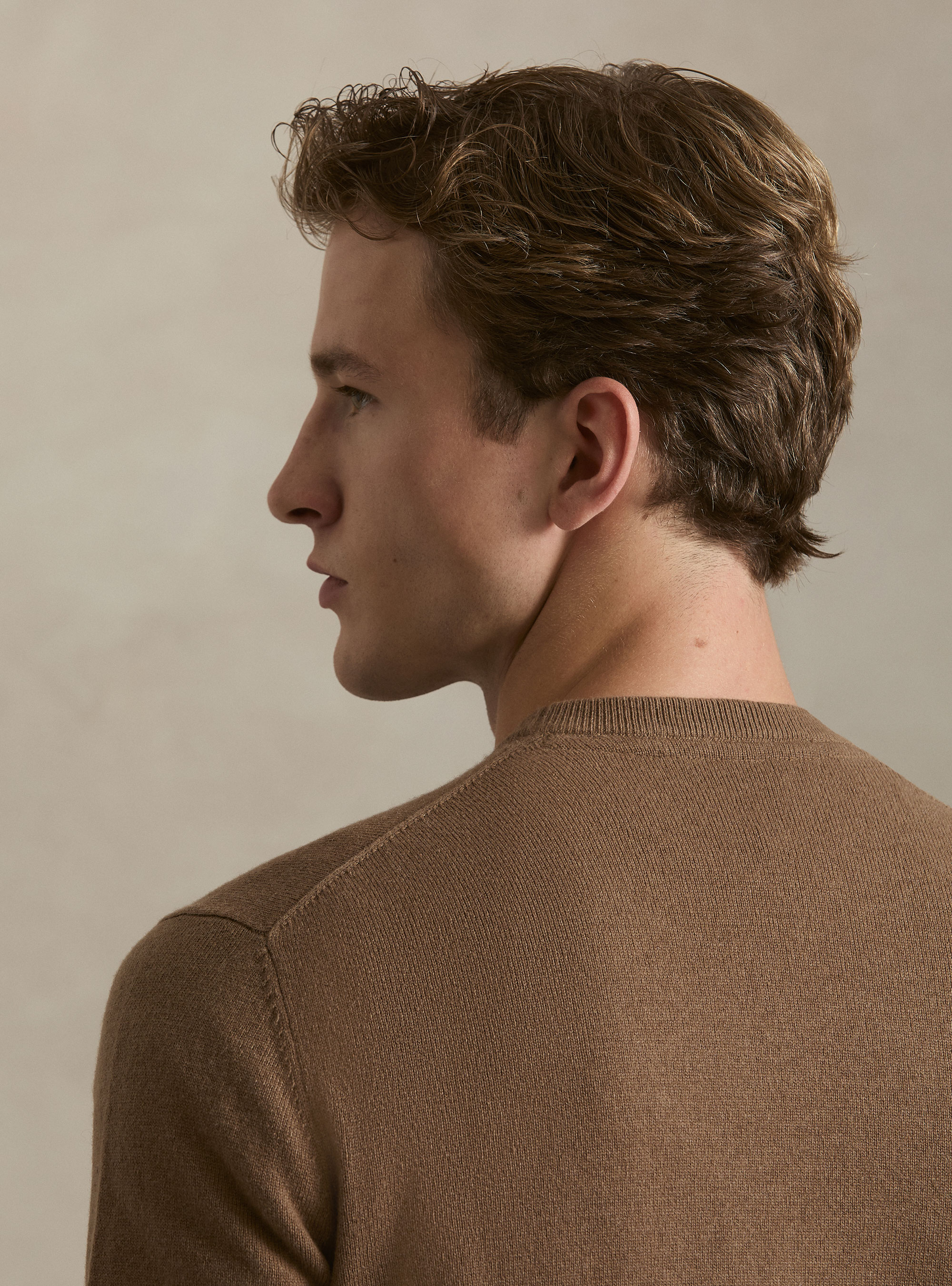 Maglia girocollo in lana lambswool e cashmere, NOCCIOLA