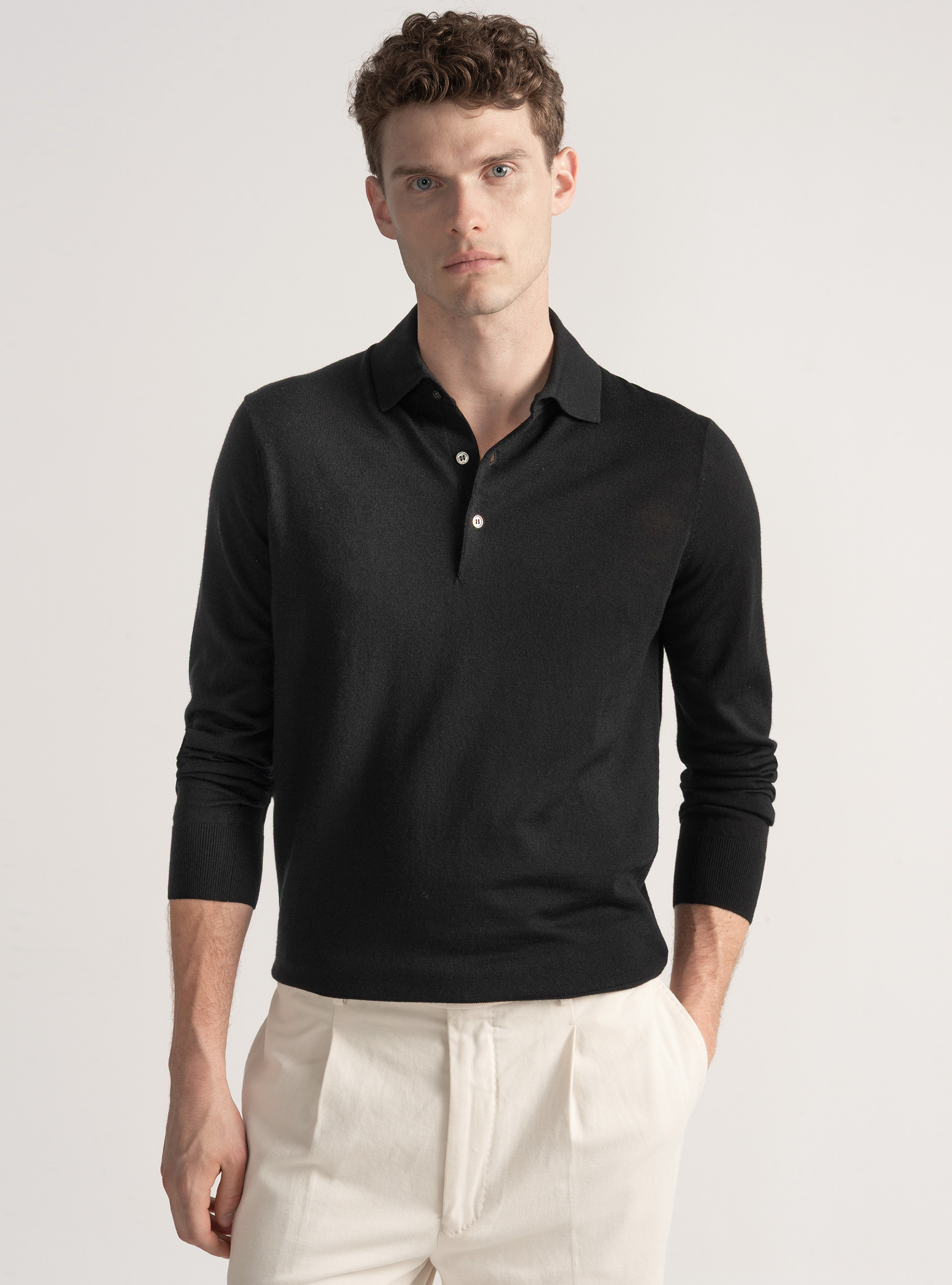 Maglia a polo in lana merino extrafine, NERO