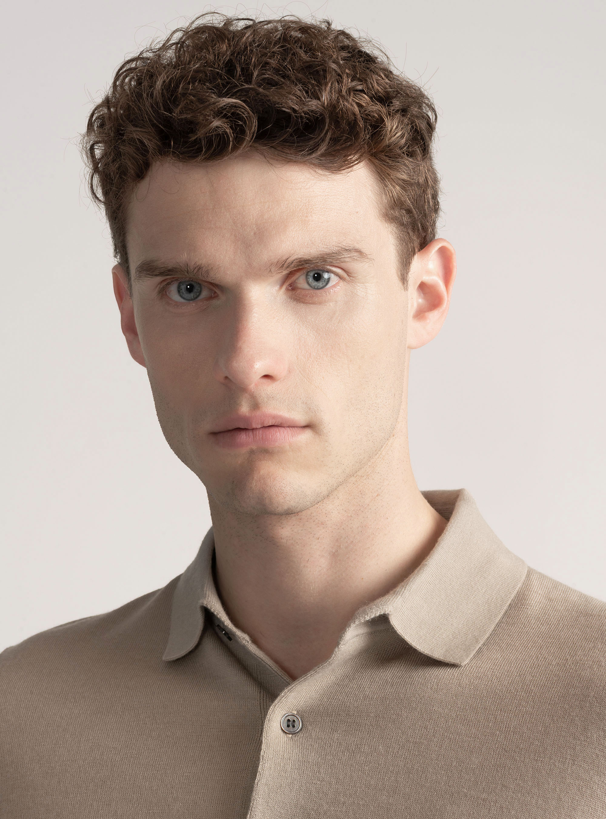 Maglia a polo in lana merino extrafine, SABBIA