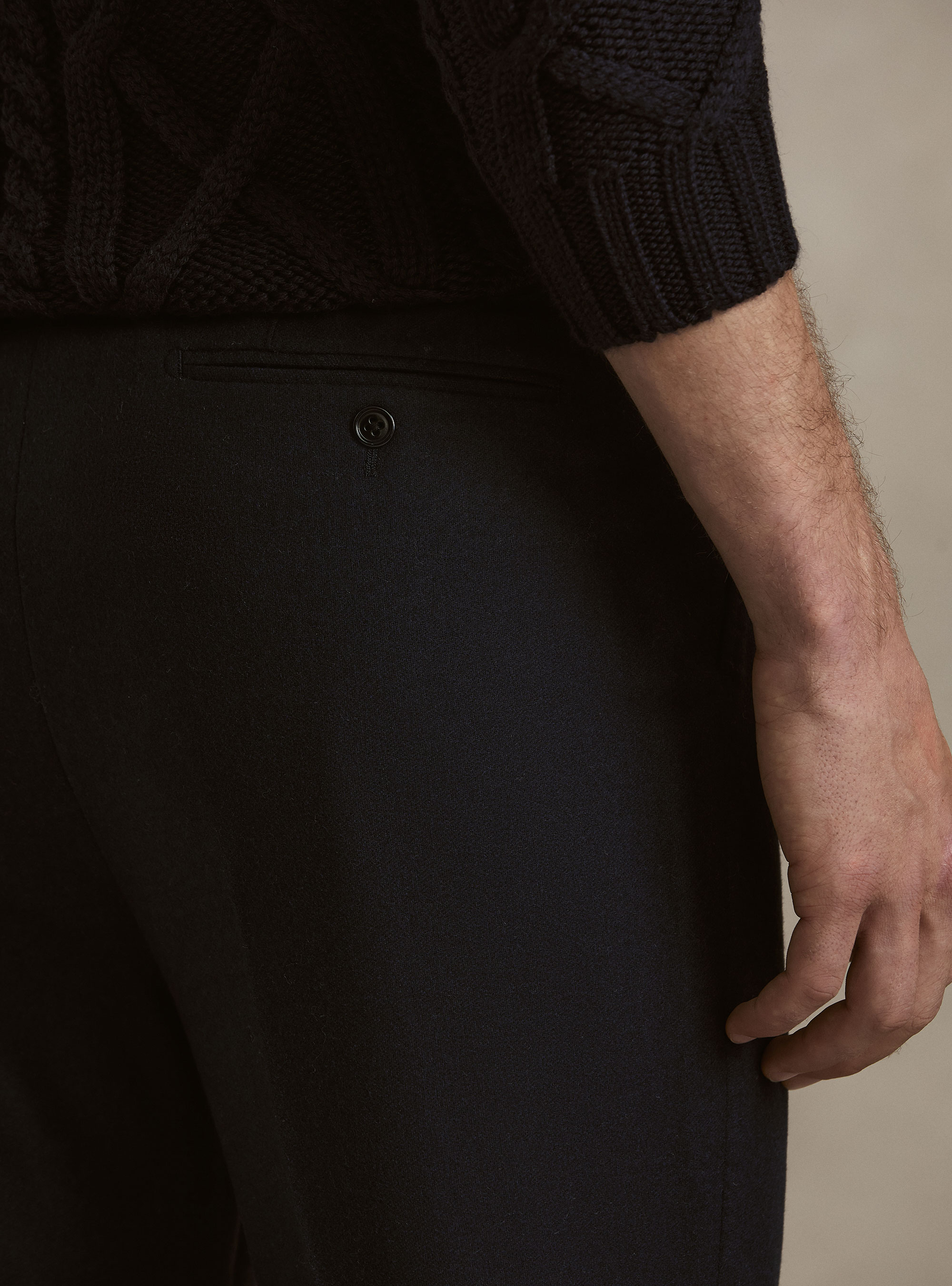 Pantaloni con pince in misto lana leggera, NAVY