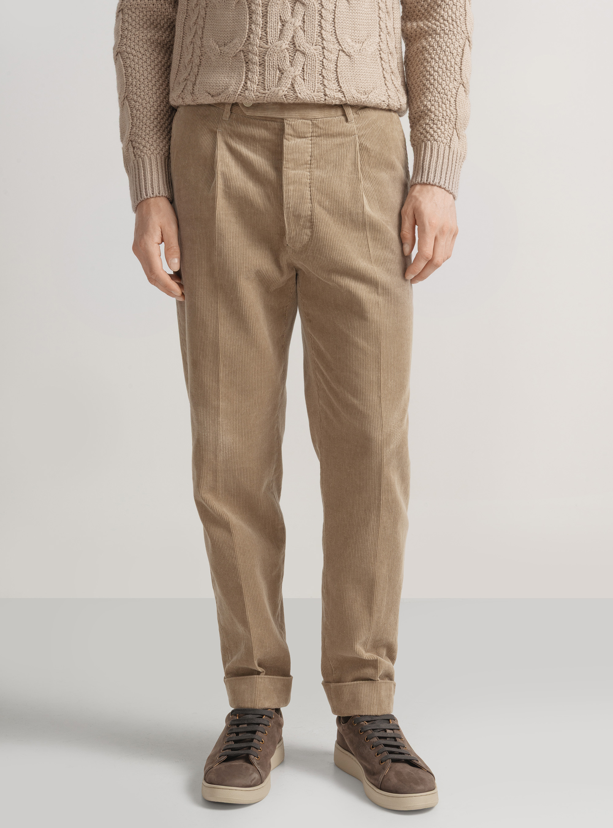 Pantaloni in velluto con pince e cinturino elastico, SABBIA